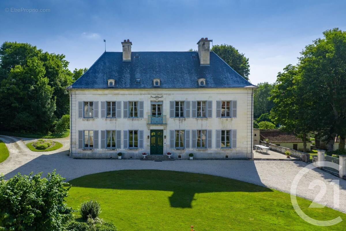 Maison à SAINT-PARRES-AUX-TERTRES