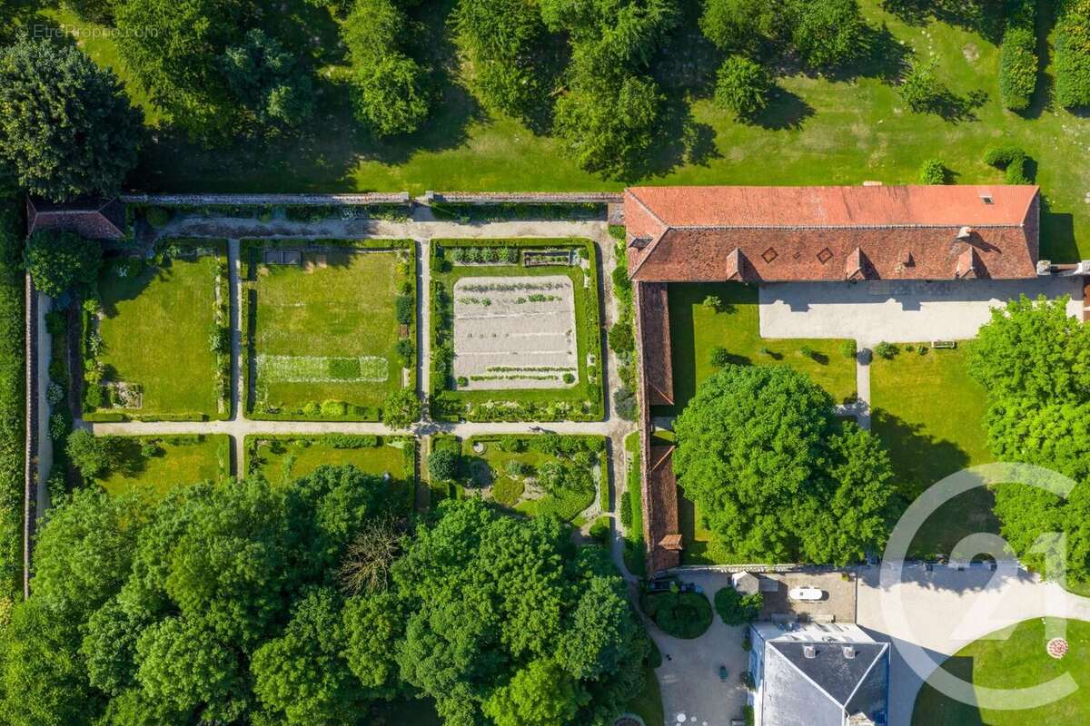 Maison à SAINT-PARRES-AUX-TERTRES