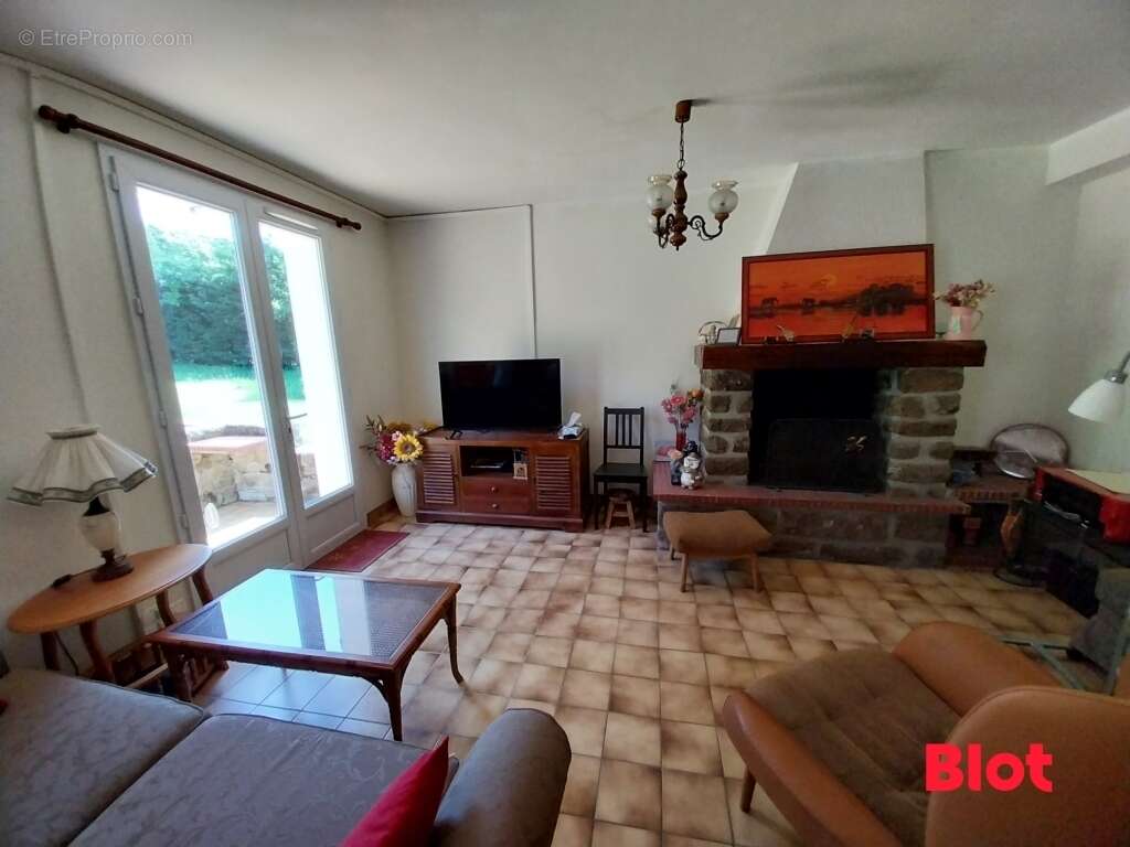 Maison à MINIAC-MORVAN