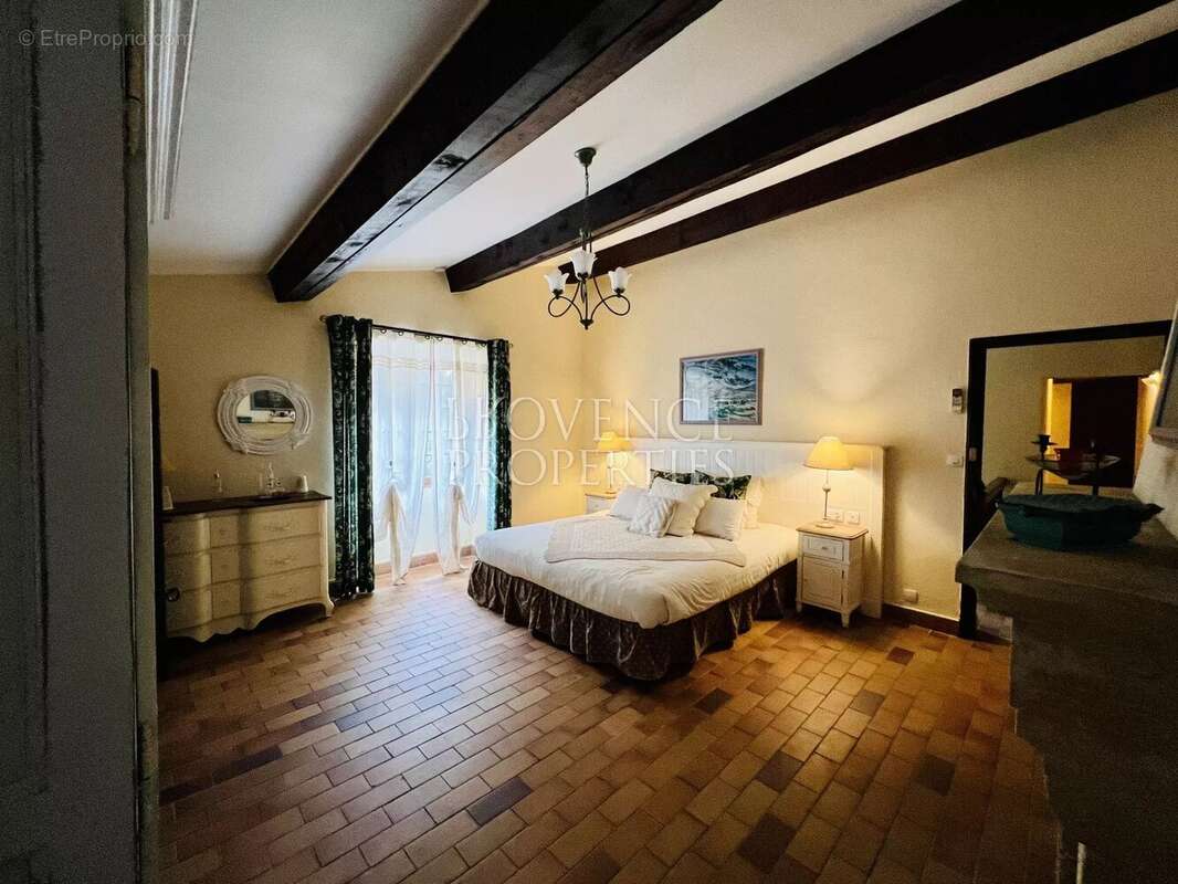 Maison à BESSE-SUR-ISSOLE