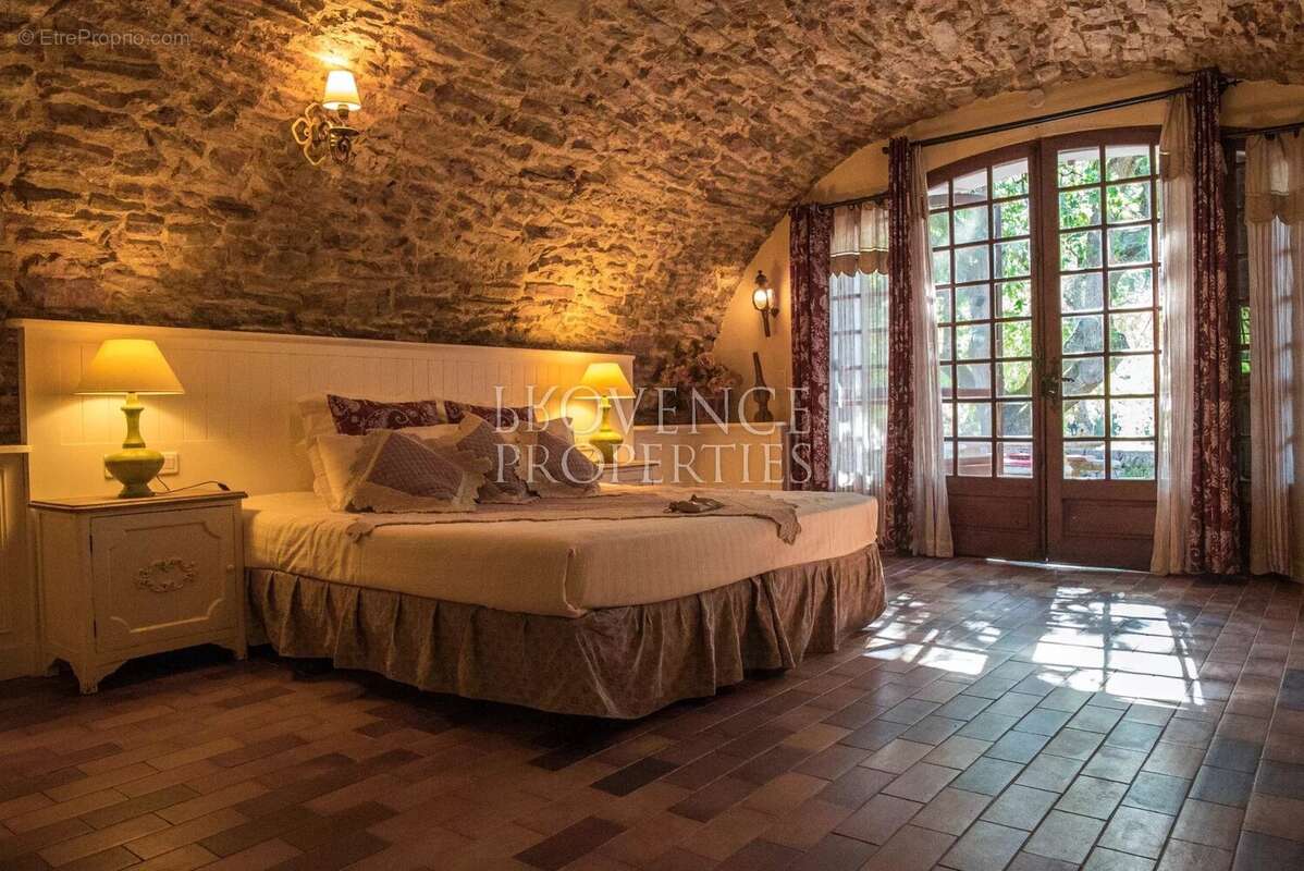 Maison à BESSE-SUR-ISSOLE