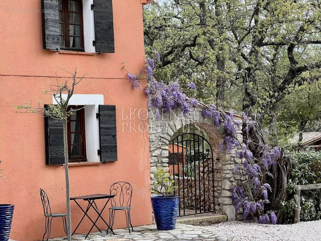 Maison à BESSE-SUR-ISSOLE