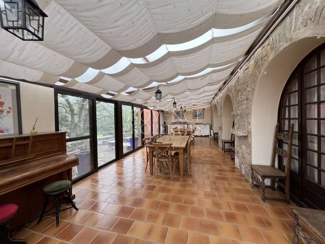 Maison à BESSE-SUR-ISSOLE