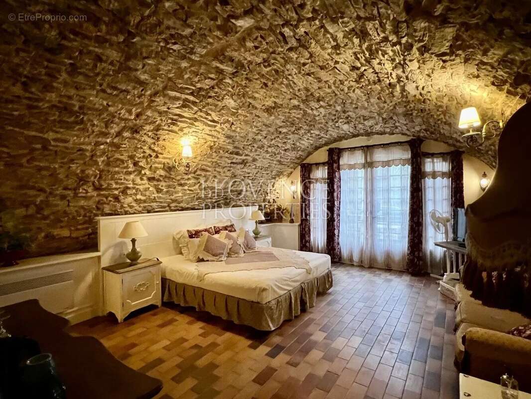 Maison à BESSE-SUR-ISSOLE