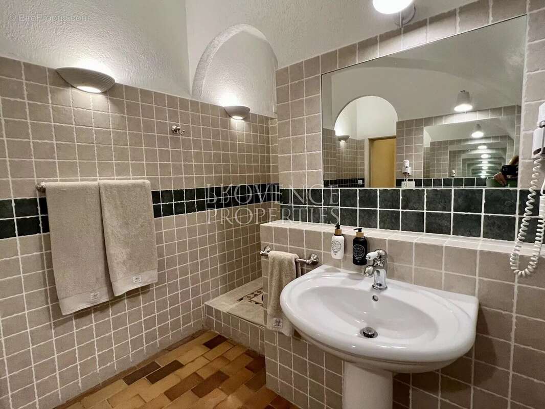 Maison à BESSE-SUR-ISSOLE