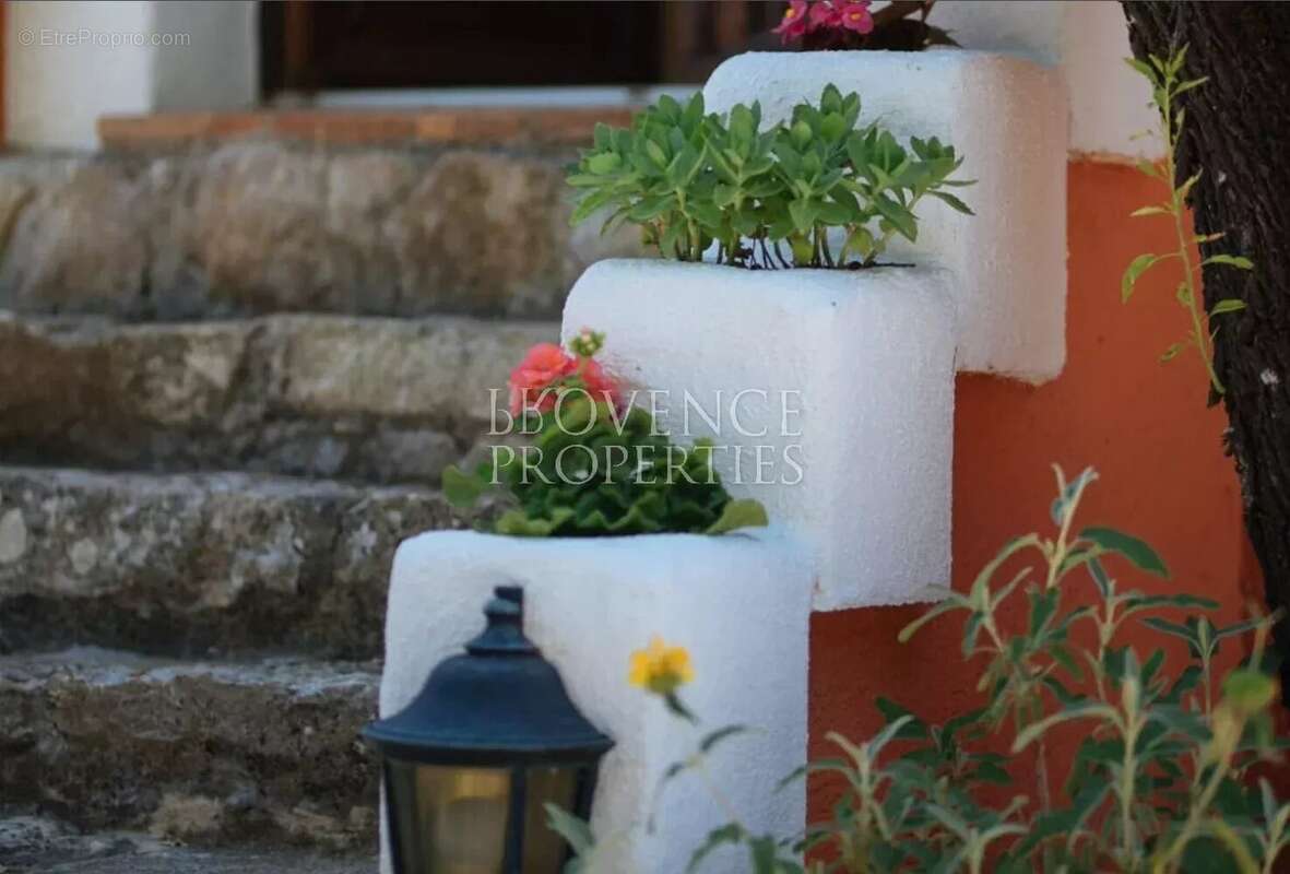 Maison à BESSE-SUR-ISSOLE