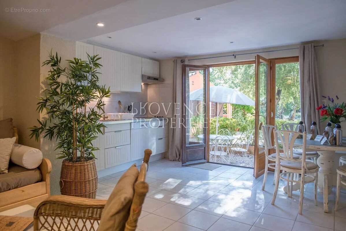 Maison à BESSE-SUR-ISSOLE