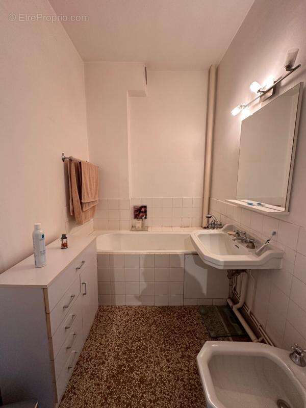 titre - Appartement à CHAMALIERES