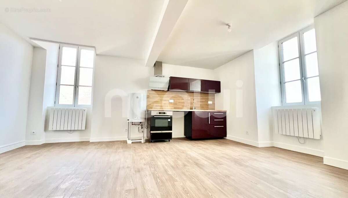 Appartement à COMBRONDE