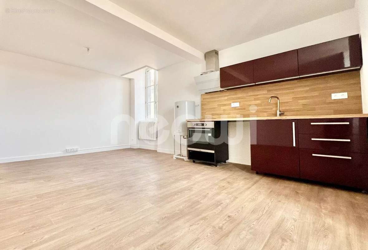 Appartement à COMBRONDE