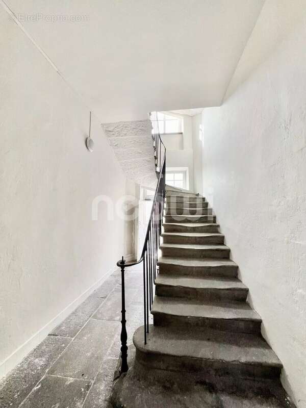 Appartement à COMBRONDE