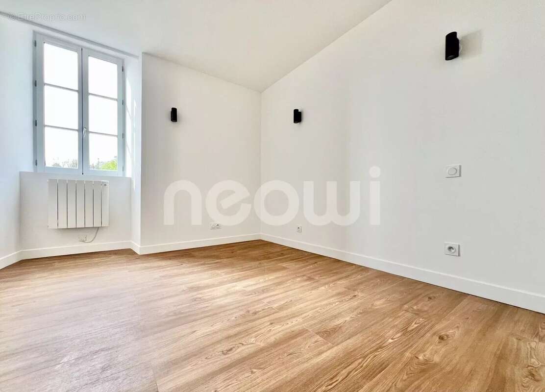 Appartement à COMBRONDE
