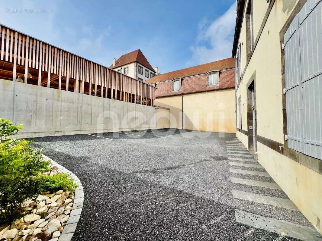 Appartement à COMBRONDE