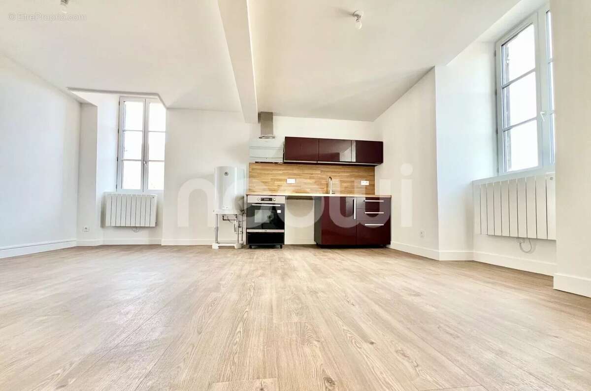Appartement à COMBRONDE