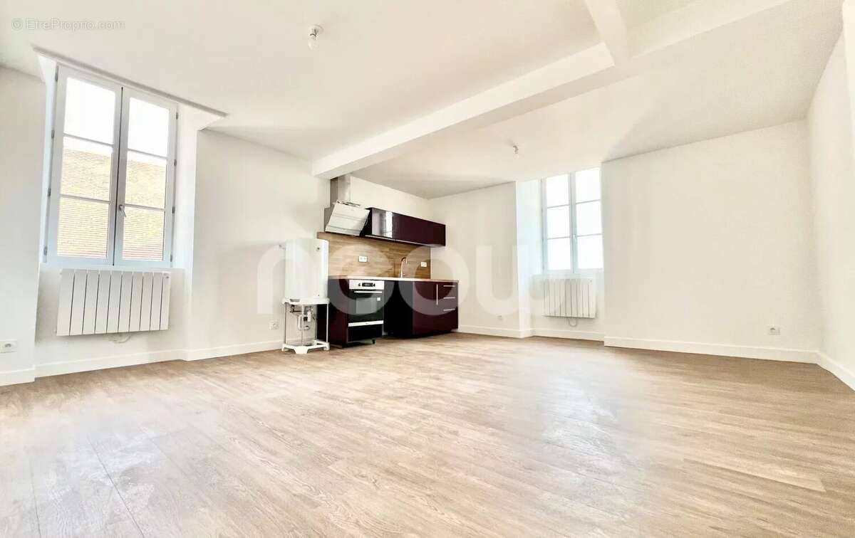 Appartement à COMBRONDE