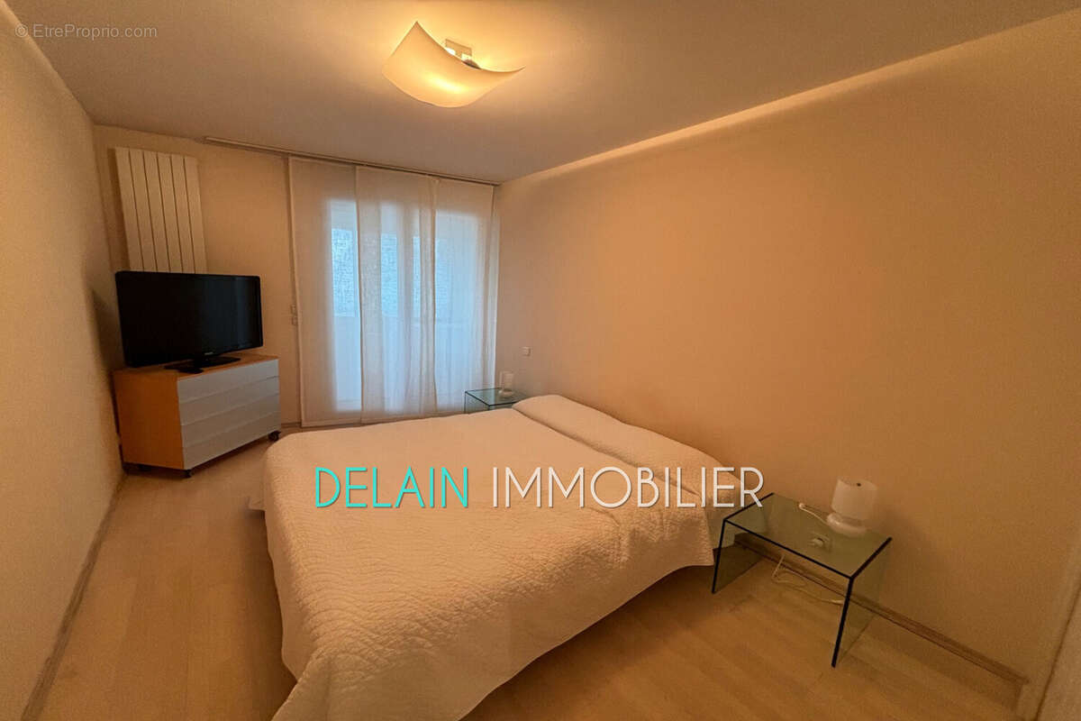 Appartement à SAINT-LAURENT-DU-VAR