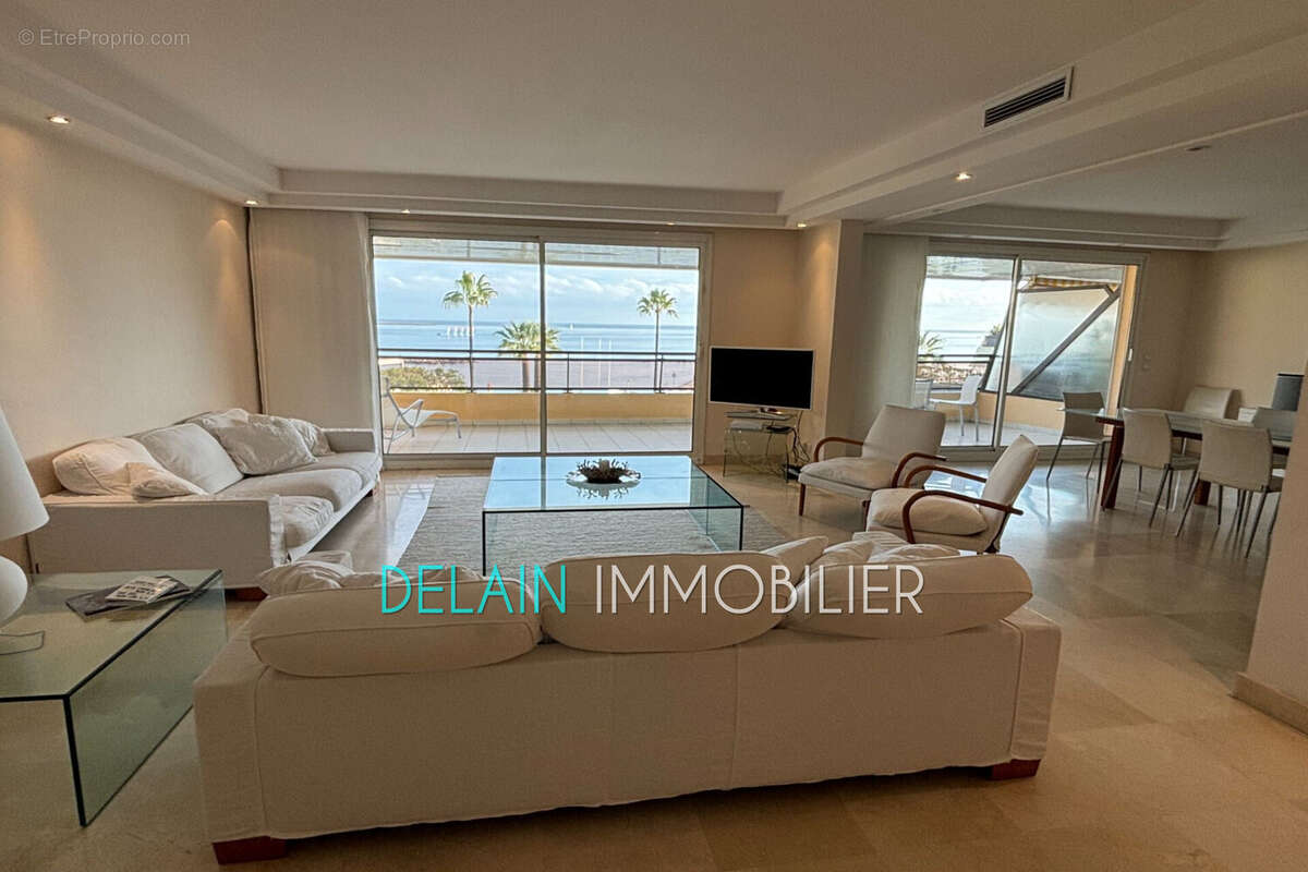 Appartement à SAINT-LAURENT-DU-VAR