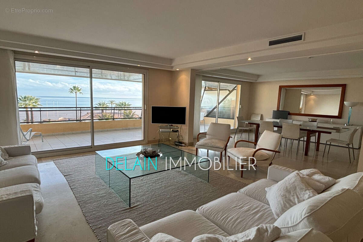 Appartement à SAINT-LAURENT-DU-VAR