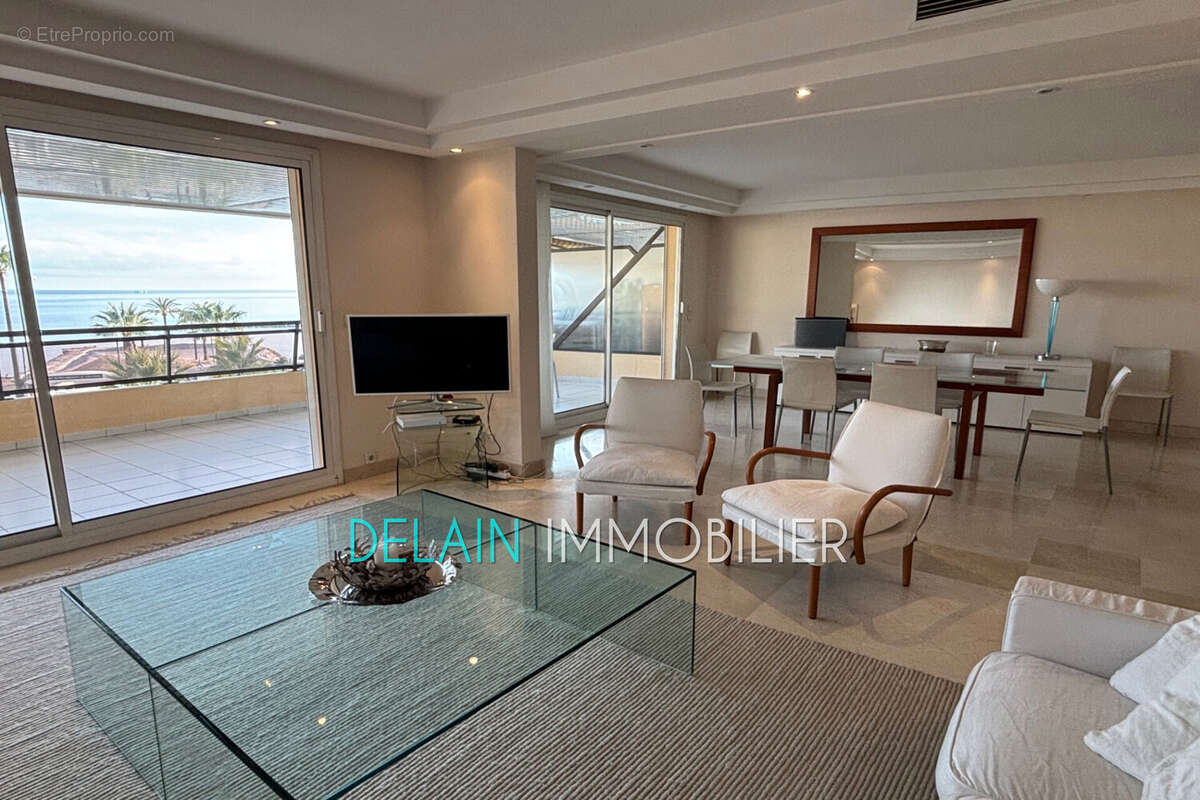 Appartement à SAINT-LAURENT-DU-VAR