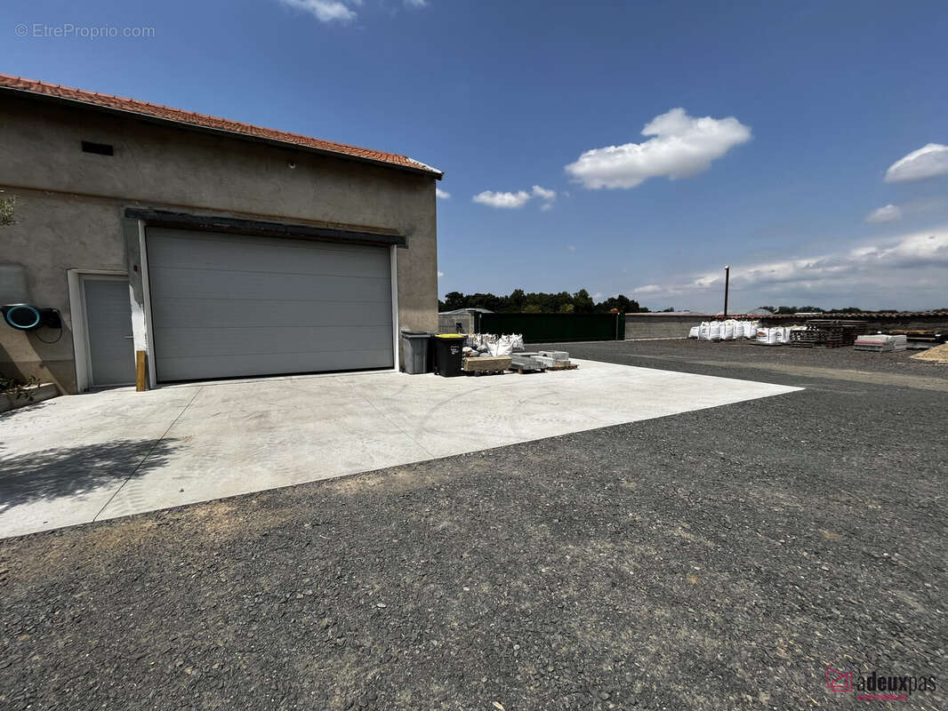 Commerce à SAINT-JUST-SAINT-RAMBERT