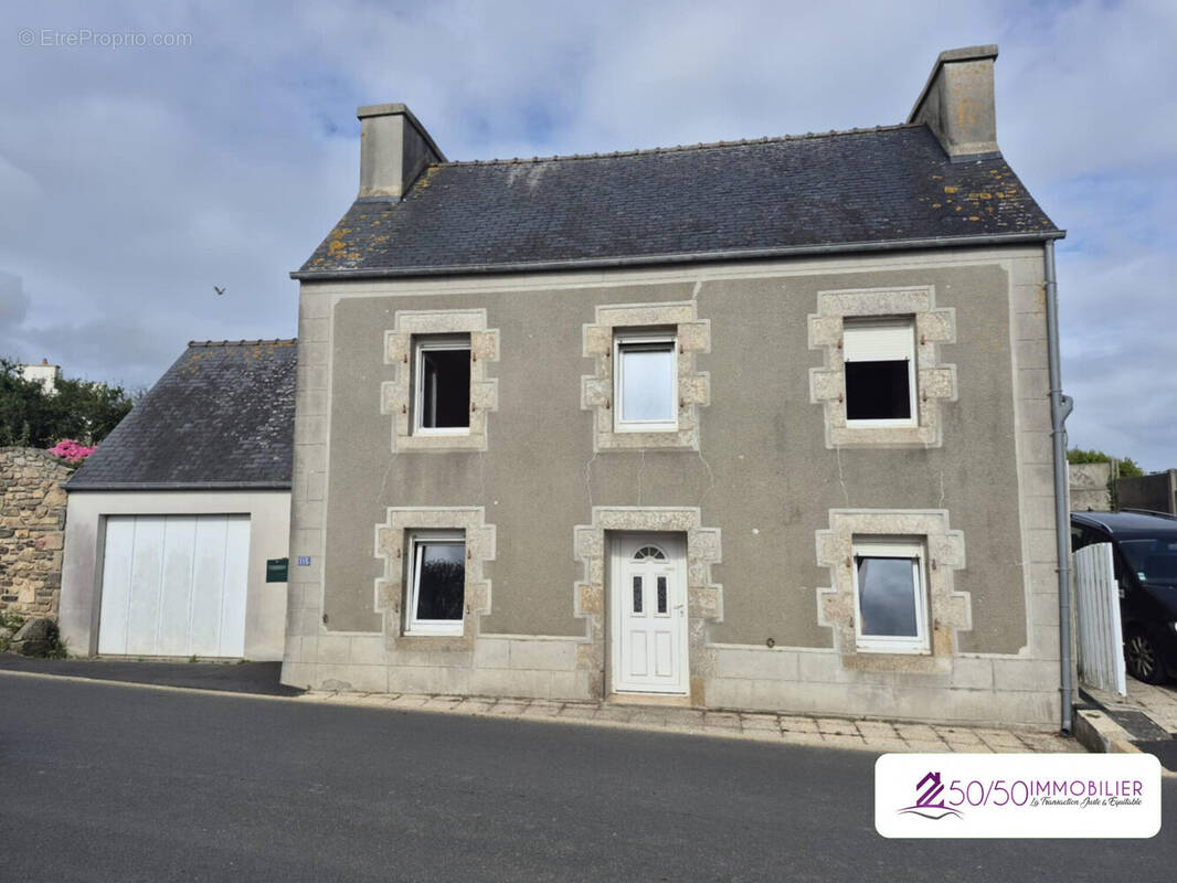 Maison à SAINT-FREGANT