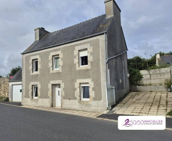 Maison à SAINT-FREGANT