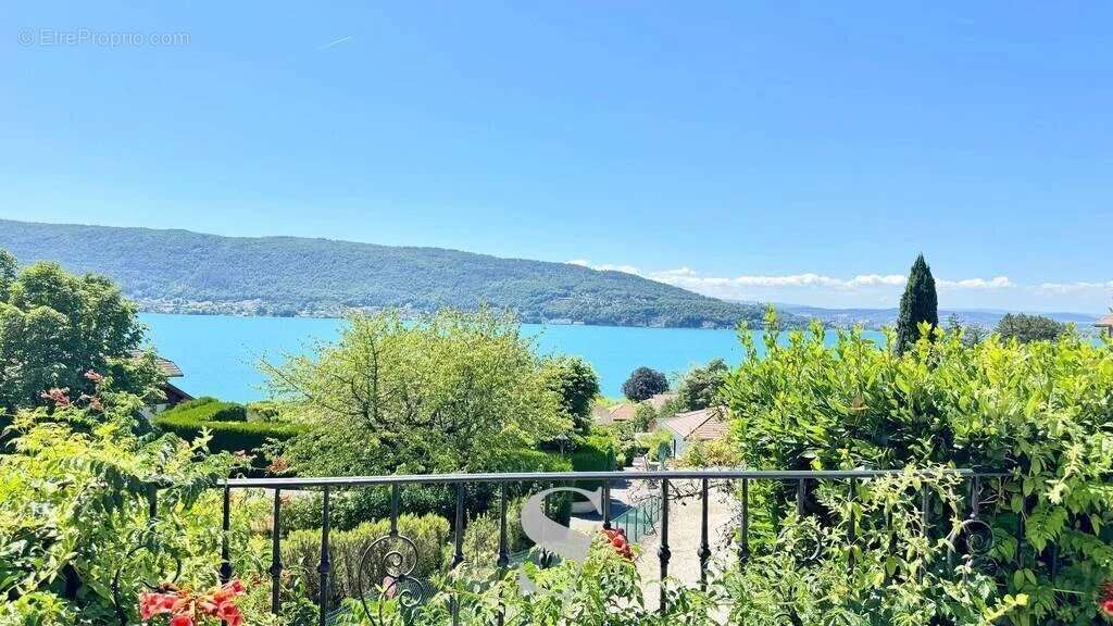 Appartement à VEYRIER-DU-LAC