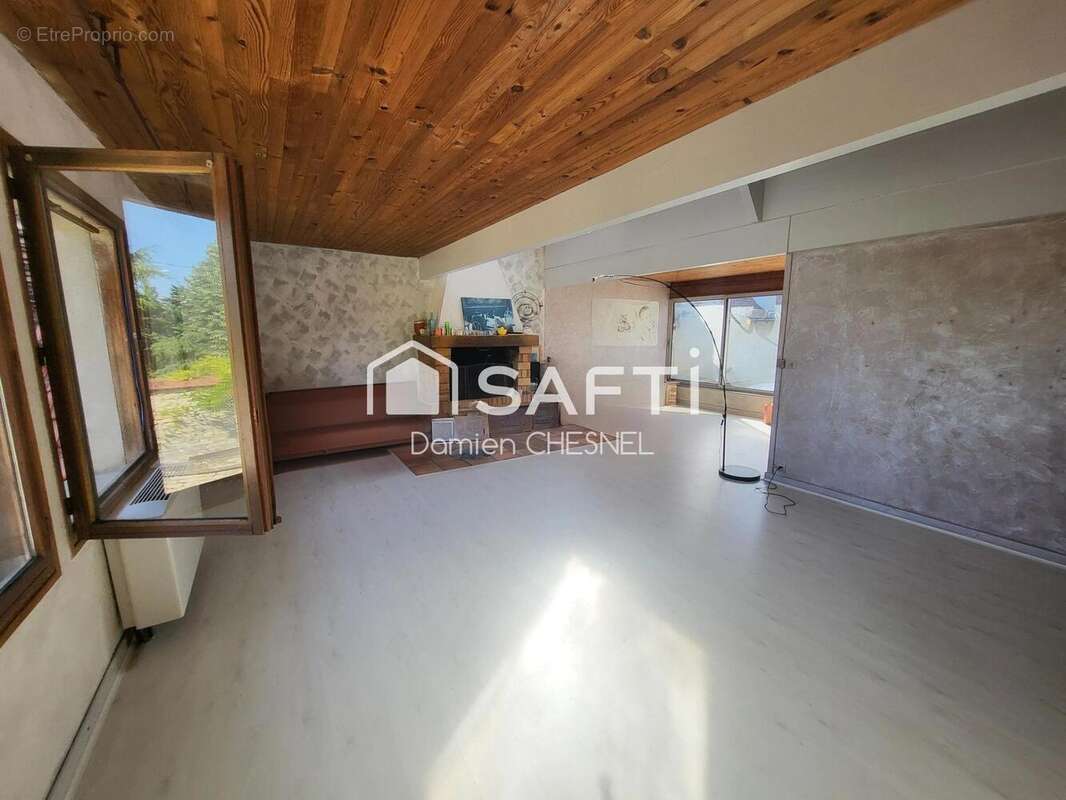 Photo 2 - Commerce à DUN-SUR-AURON