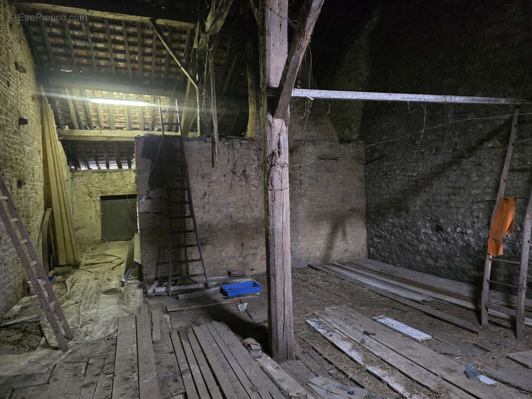 Maison à POURU-AUX-BOIS