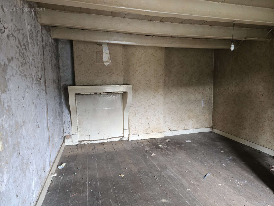 Maison à POURU-AUX-BOIS