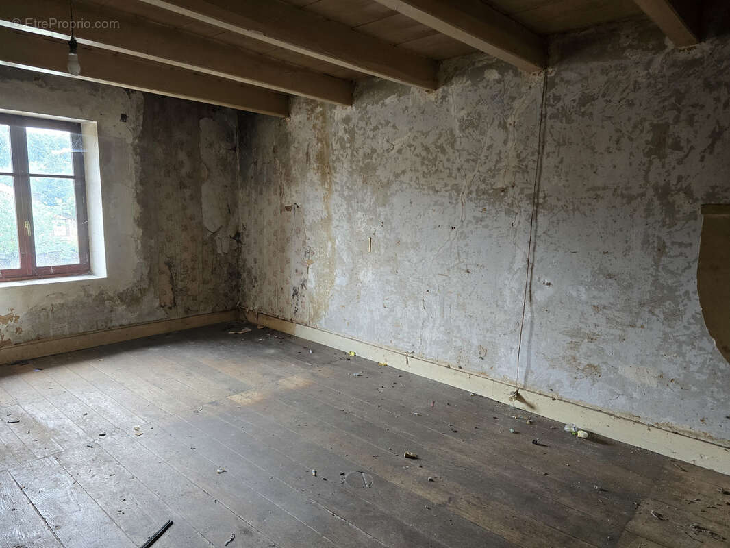 Maison à POURU-AUX-BOIS