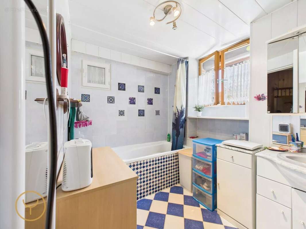 Maison à MAIZIERES-LA-GRANDE-PAROISSE