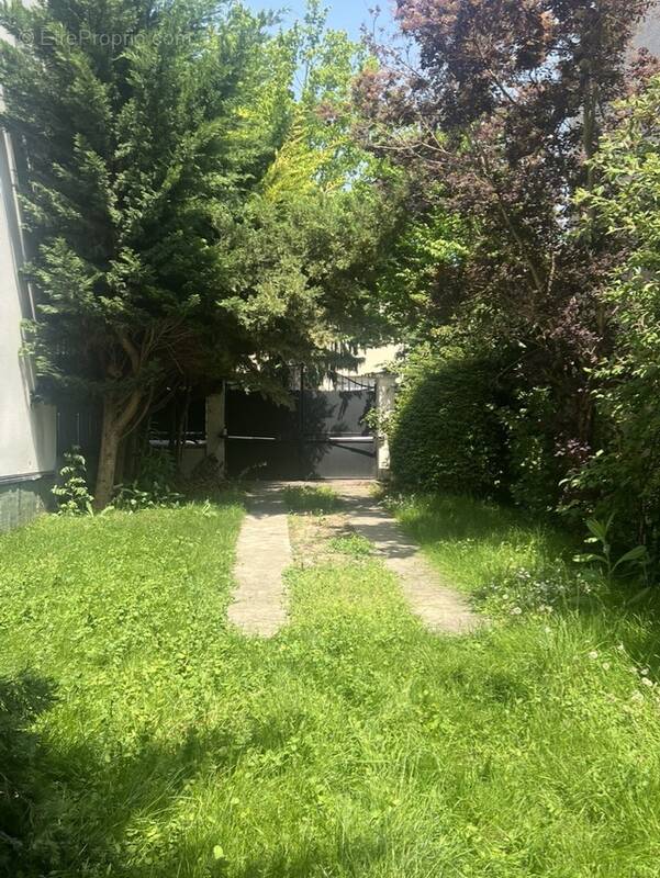 E874BE6E-8991-4B88-8ECB-D7D5452CD324_1_105_c - Terrain à ROSNY-SOUS-BOIS