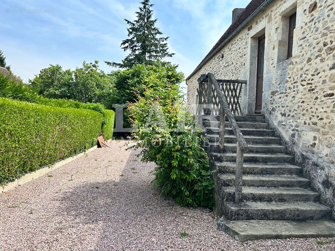 Maison à MONTMERREI