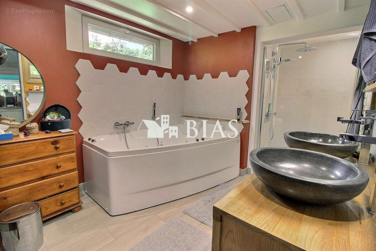 Maison à BOURG-ACHARD