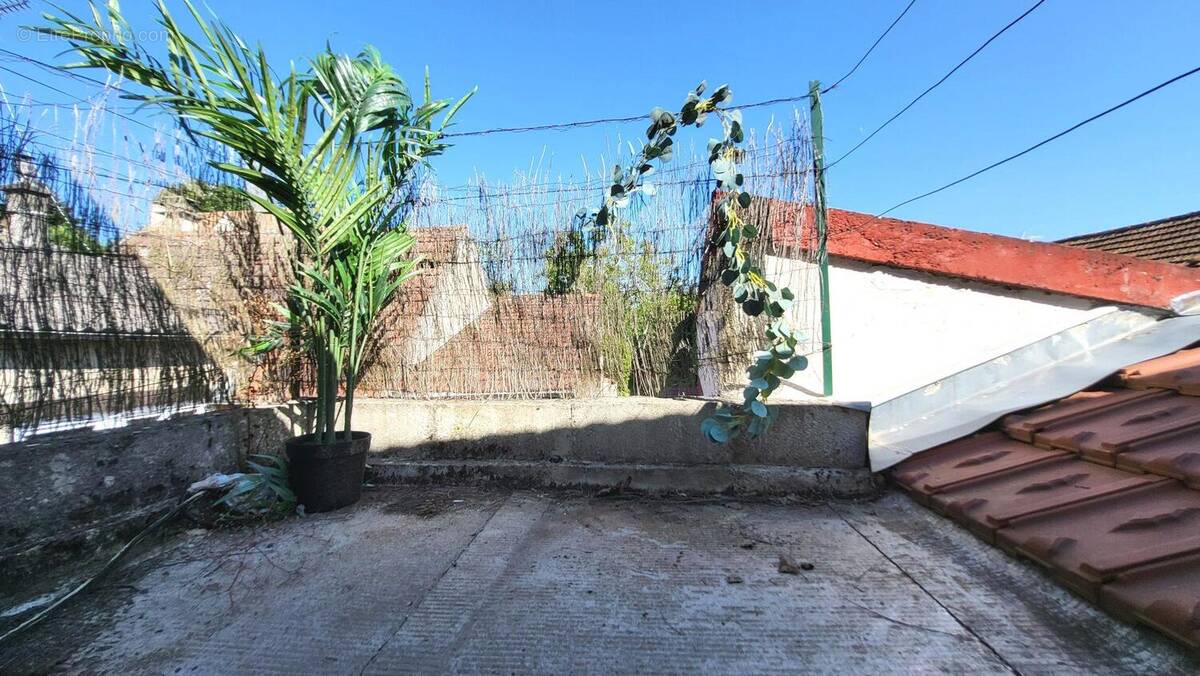 Maison à LA QUEUE-LES-YVELINES