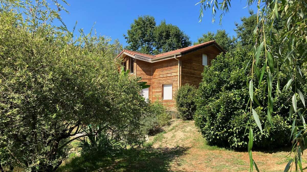 Maison à EYMOUTIERS