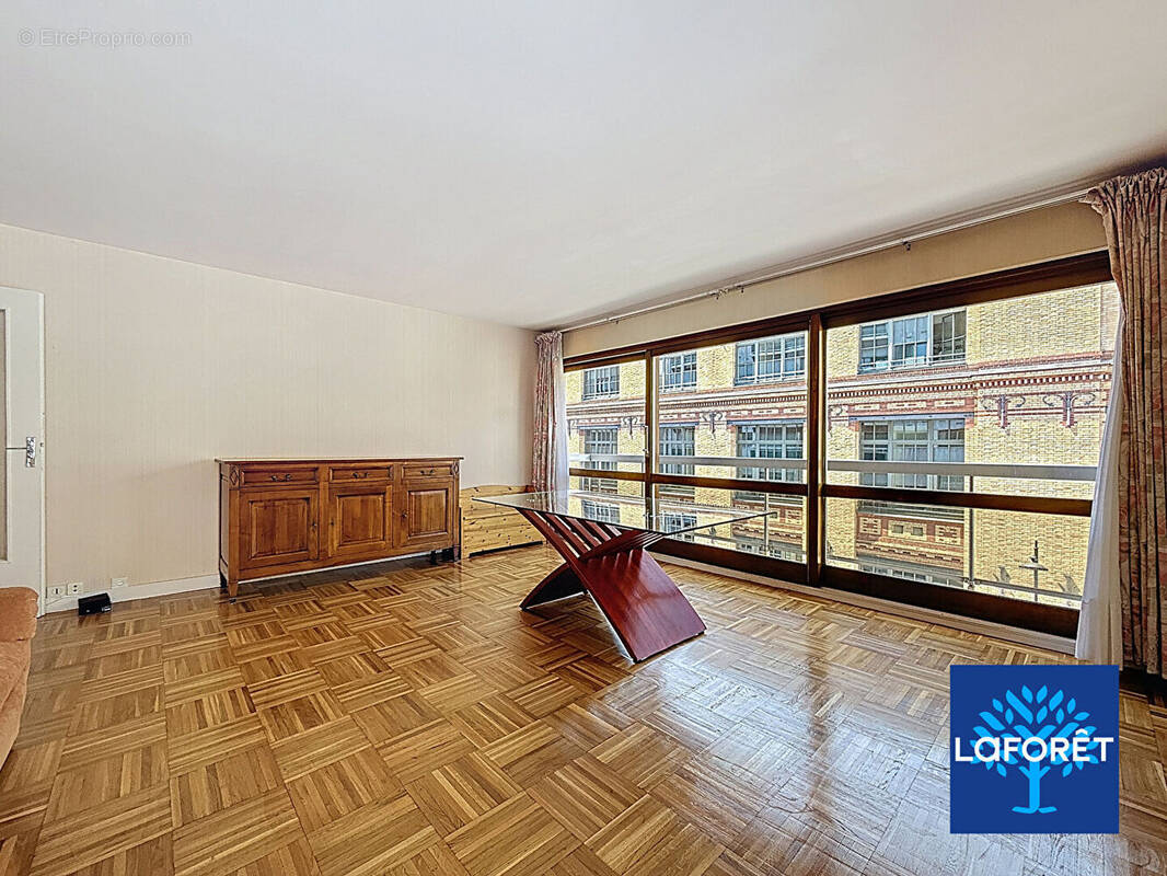 Appartement à PARIS-15E