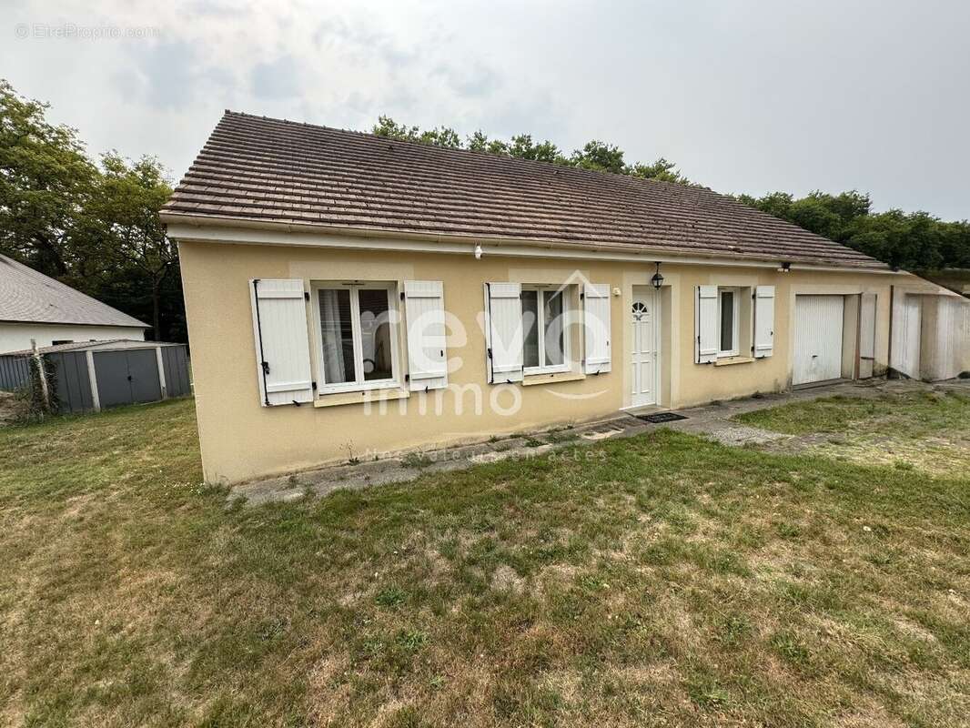 Maison à LA FONTAINE-SAINT-MARTIN