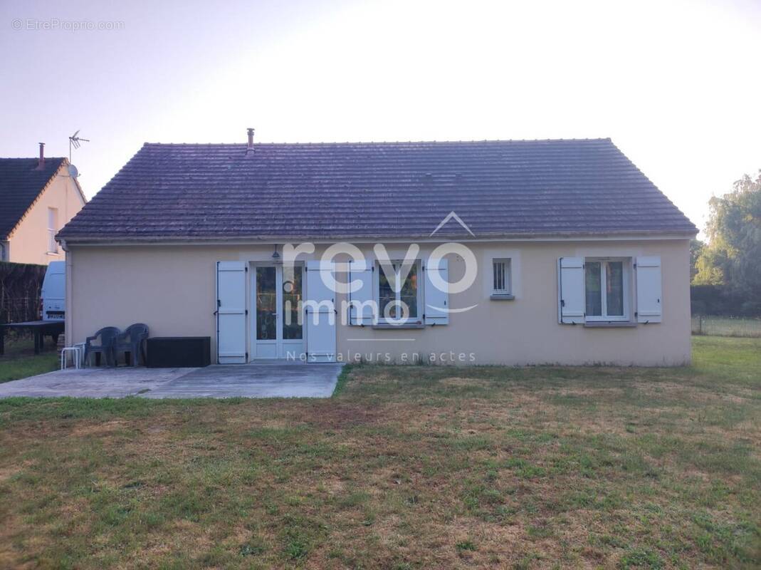 Maison à LA FONTAINE-SAINT-MARTIN