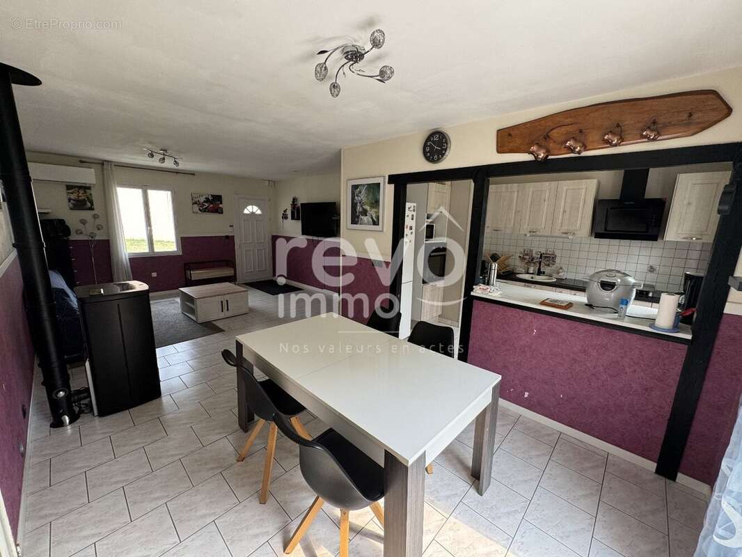 Maison à LA FONTAINE-SAINT-MARTIN