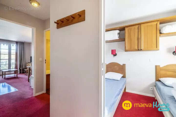 Chambre et entrée - Appartement à MARCIAC