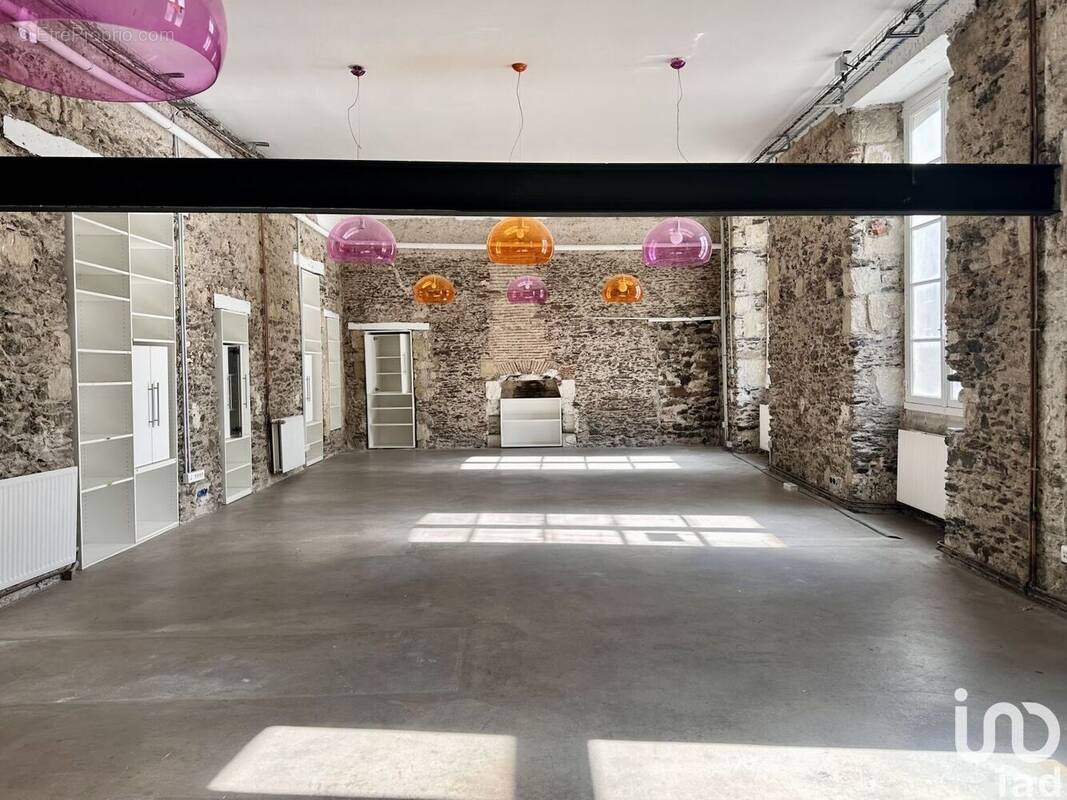 Photo 1 - Commerce à NANTES