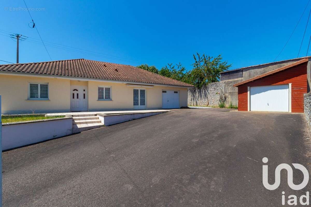 Photo 2 - Maison à SAINT-LEONARD-DE-NOBLAT