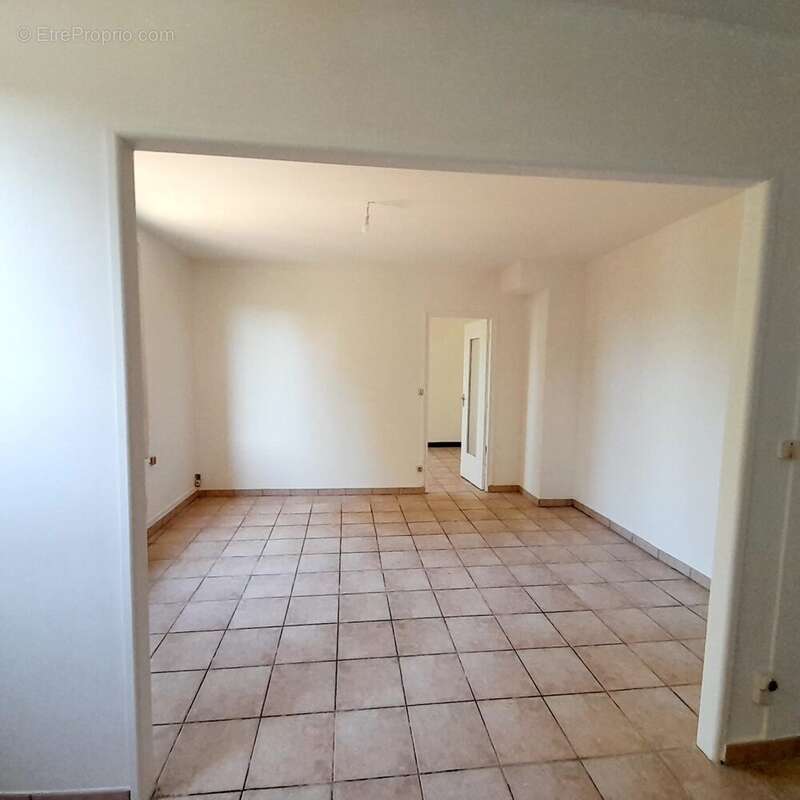 Appartement à VILLENEUVE-SUR-YONNE