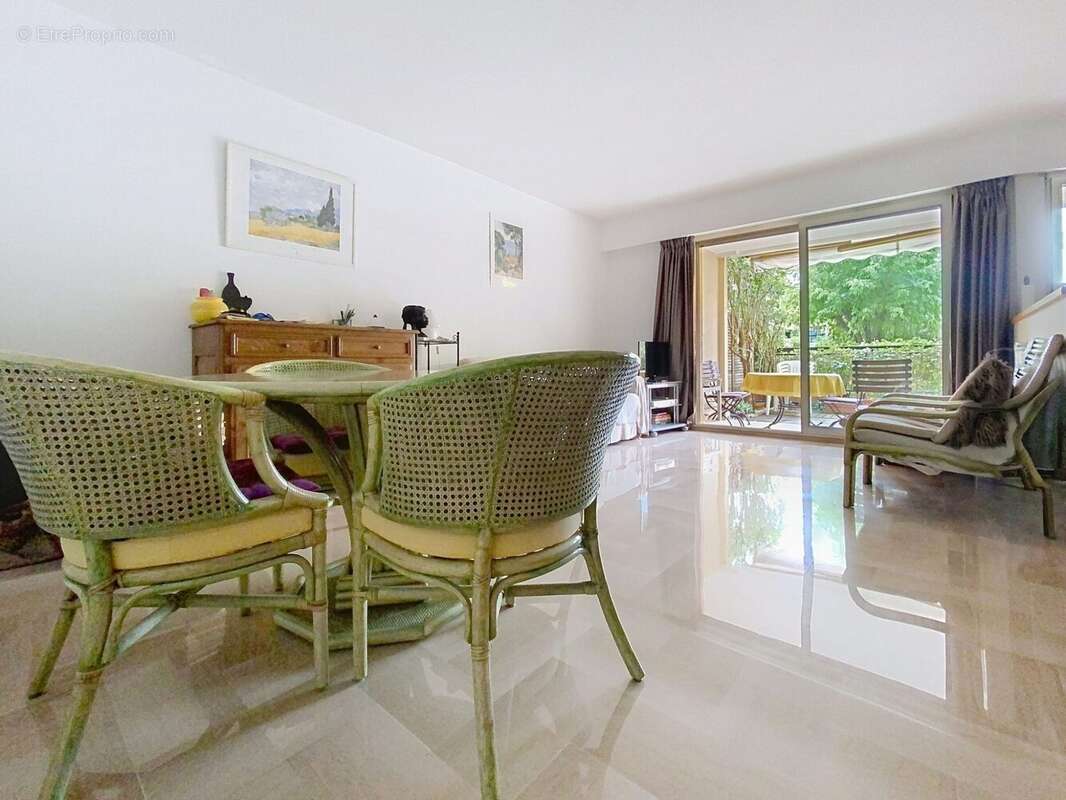 Appartement à MOUGINS