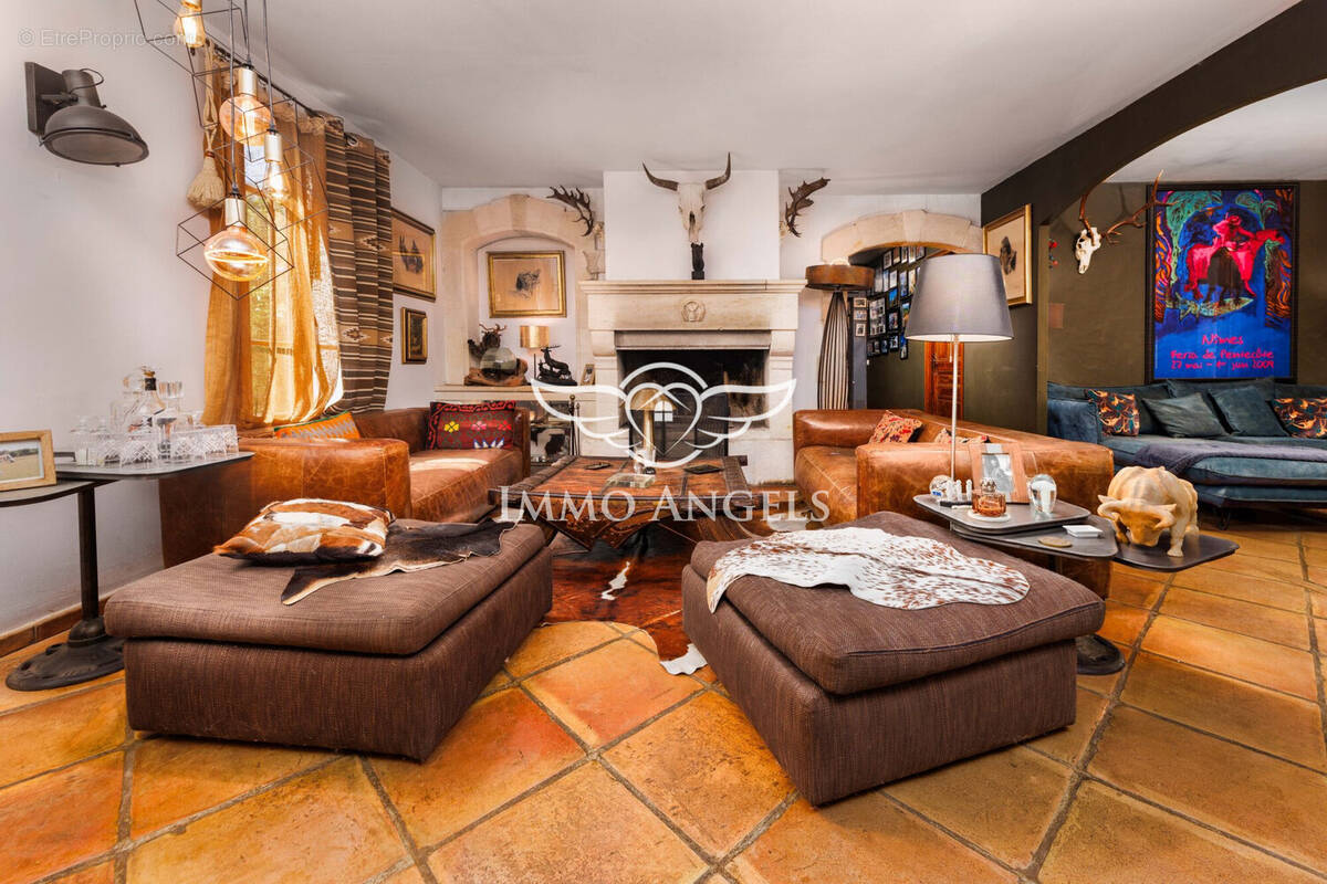 Maison à VESTRIC-ET-CANDIAC