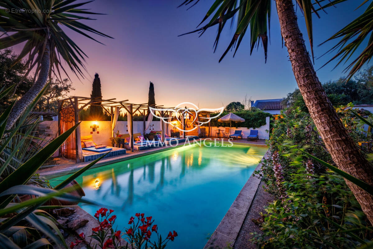 Maison à VESTRIC-ET-CANDIAC