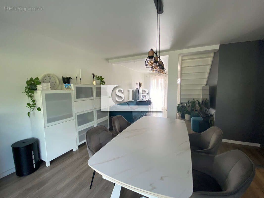 Maison à BALLAINVILLIERS