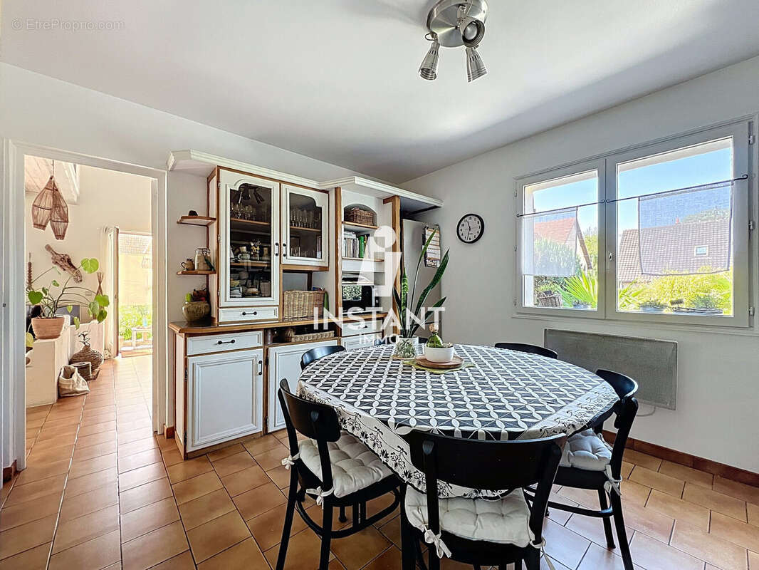 Maison à SAINTE-GENEVIEVE-DES-BOIS